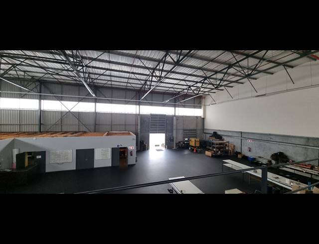 1,145M² WAREHOUSE TO LET IN GLEN MARAIS